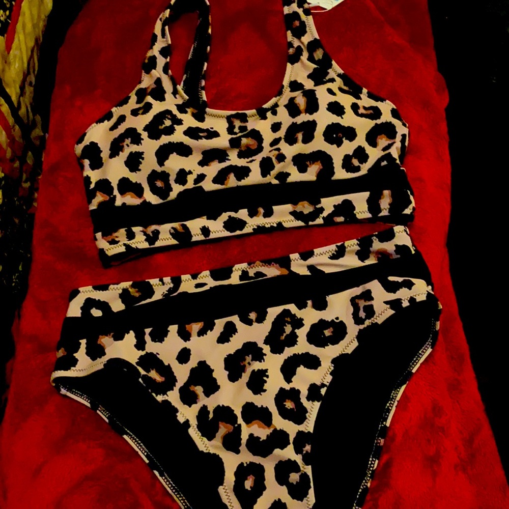 New 2 piece swim suit small slightly padded.